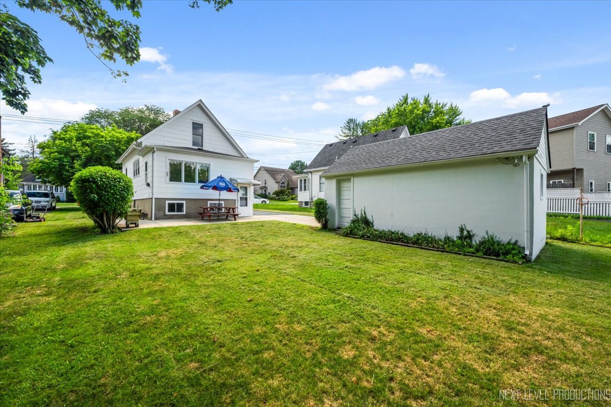 1224 Dean Street, St. Charles, IL 60174