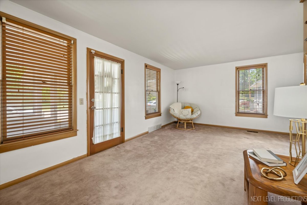1224 Dean Street, St. Charles, IL 60174
