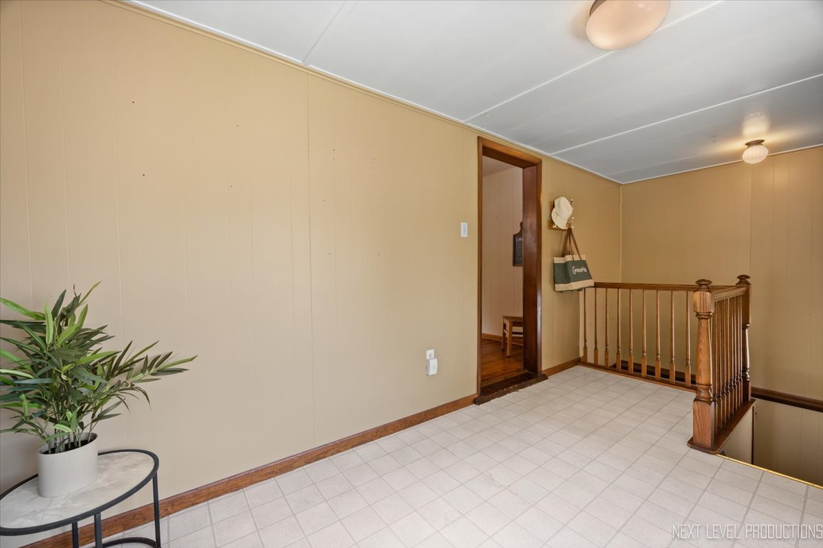 1224 Dean Street, St. Charles, IL 60174