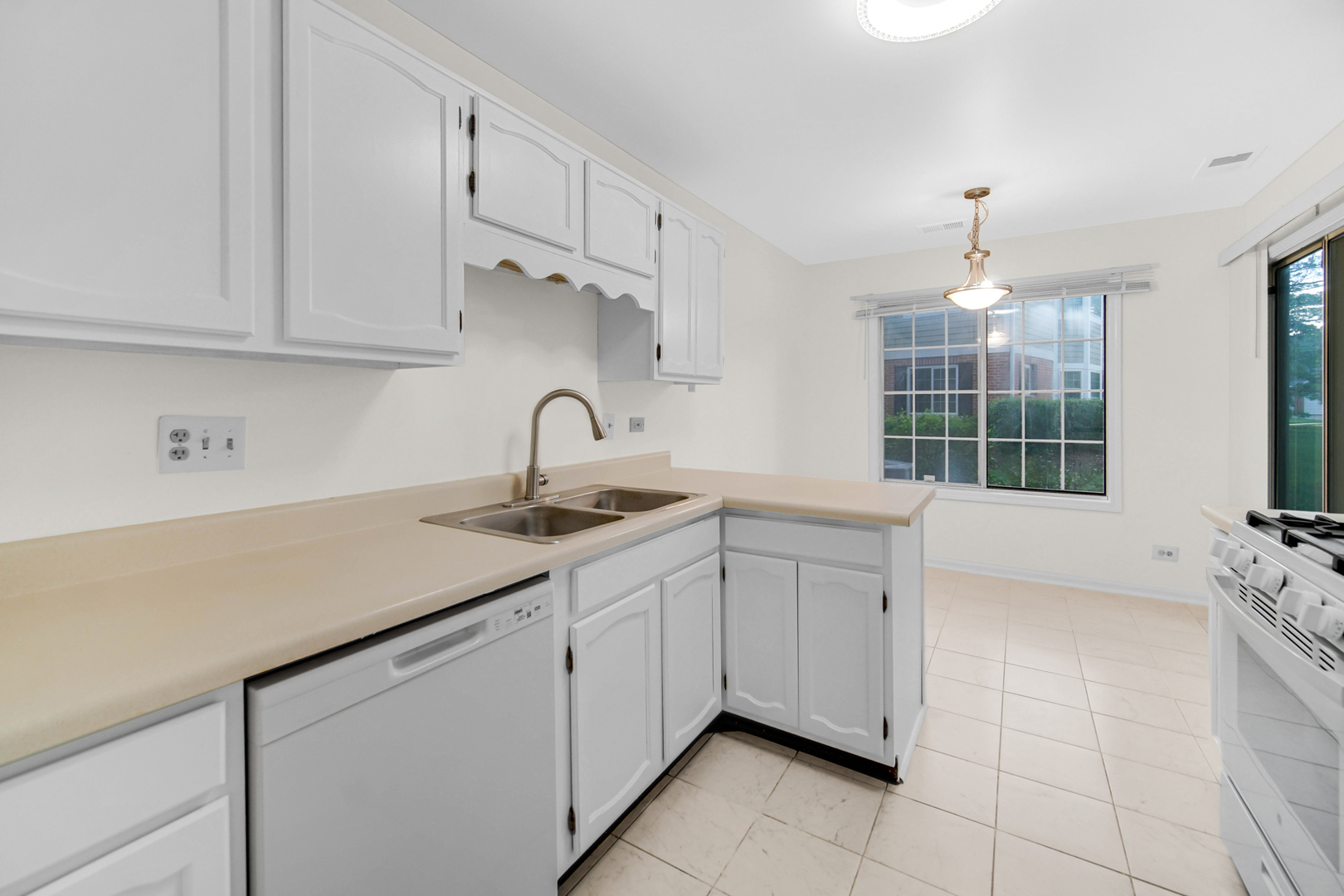 200 Columbia Court #5, Schaumburg, IL 60193