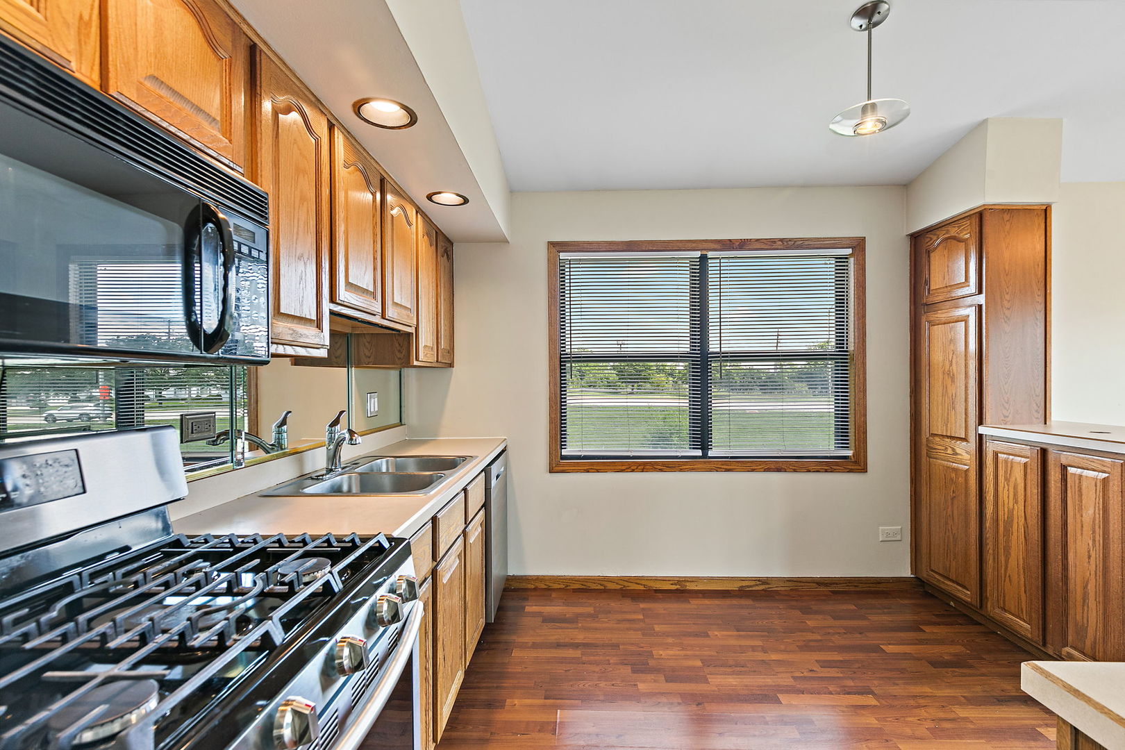 1310 Gifford Court #B, Hanover Park, IL 60133