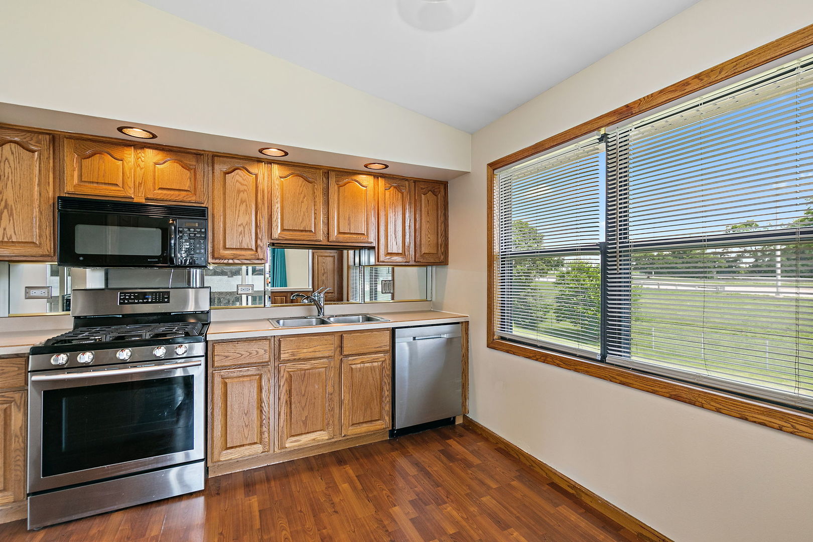 1310 Gifford Court #B, Hanover Park, IL 60133