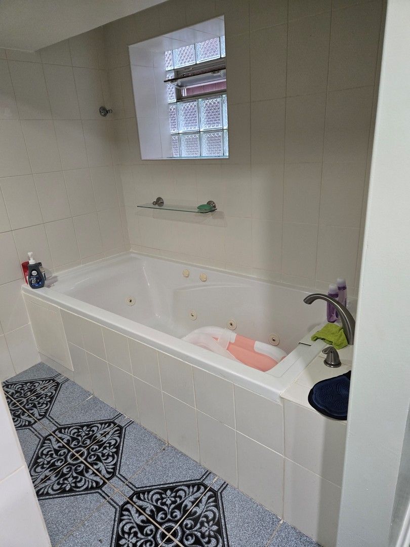 4028 W Crystal Street, Chicago, IL 60651