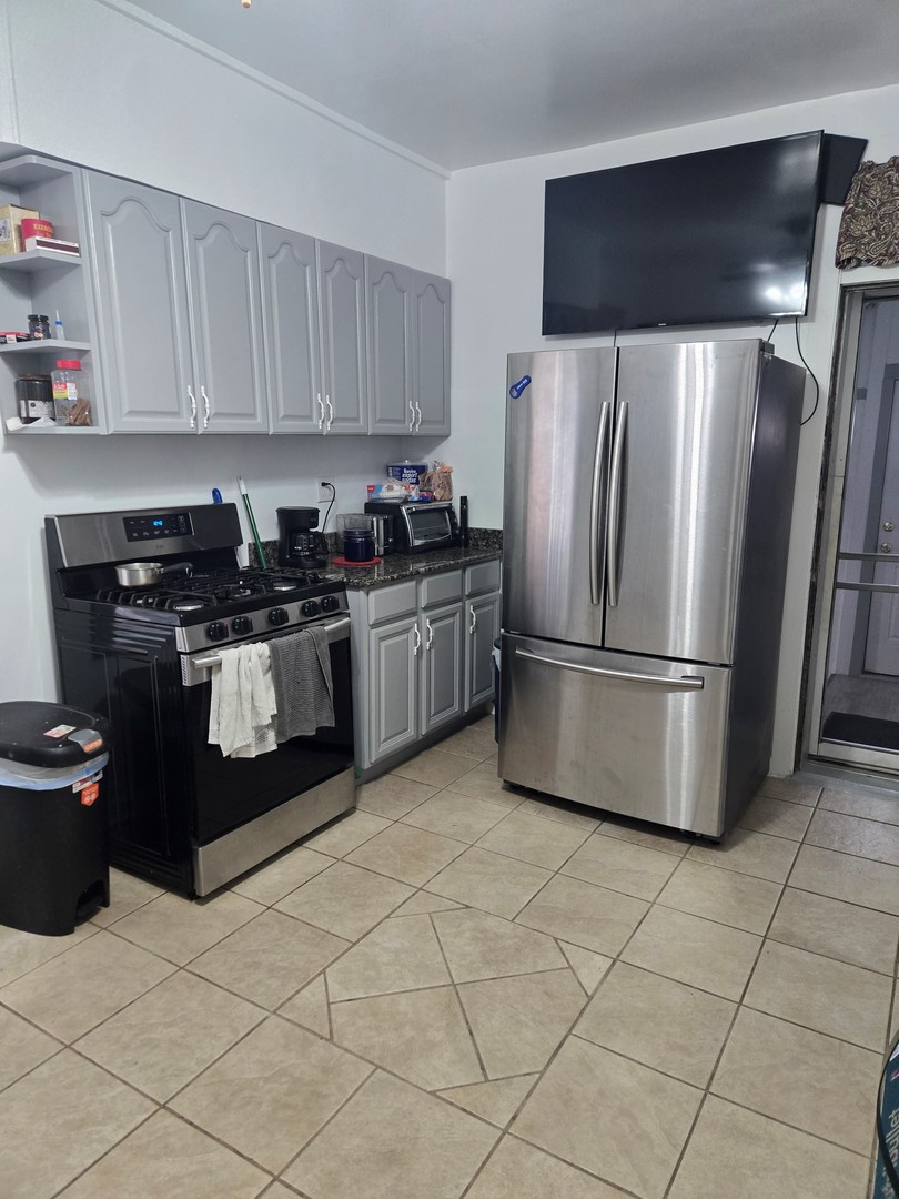 4028 W Crystal Street, Chicago, IL 60651