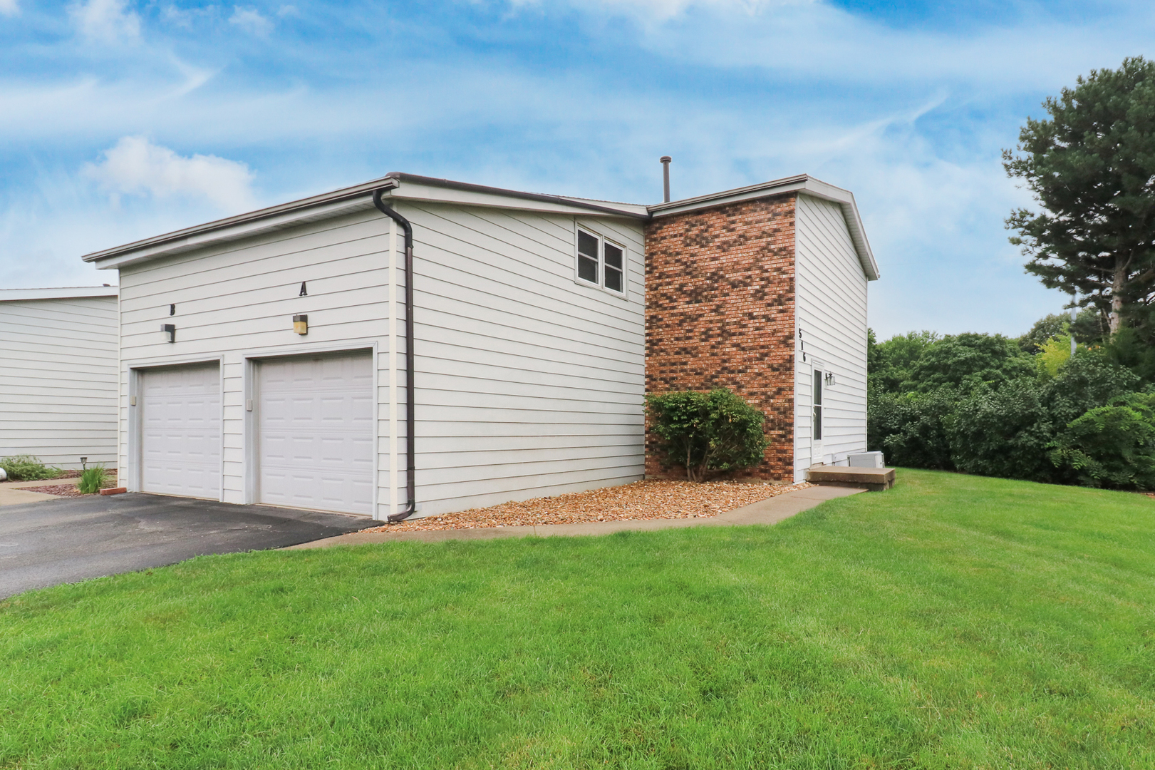 2516 E Washington Street #A, Bloomington, IL 61704