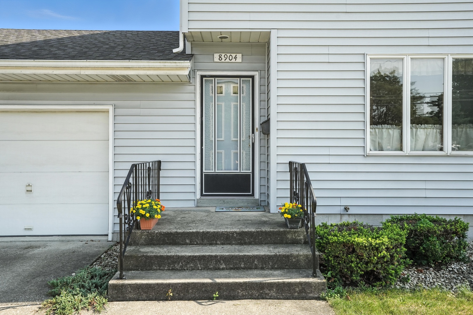 8904 Erie Street, Highland, IN 46322