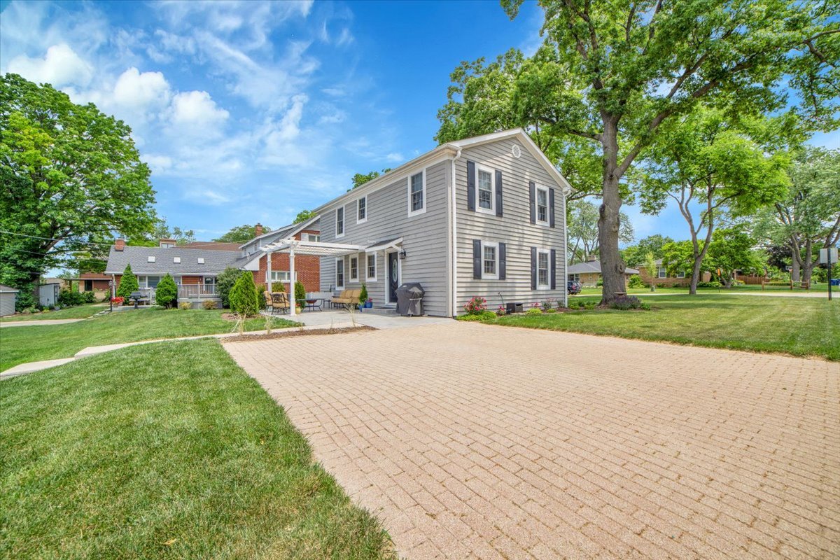 3976 Western Avenue, Western Springs, IL 60558