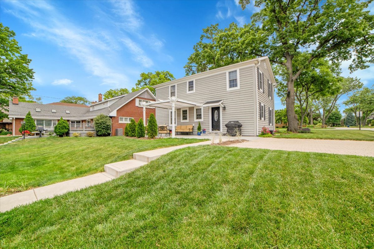 3976 Western Avenue, Western Springs, IL 60558