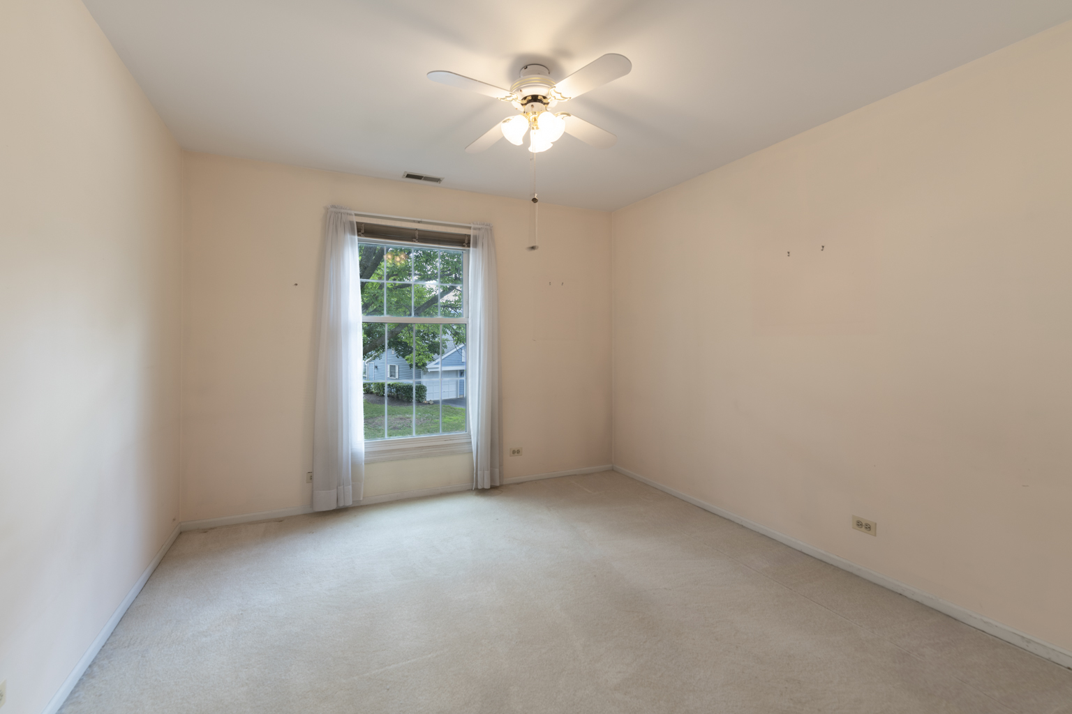 2163 Lancaster Circle #202B, Naperville, IL 60565