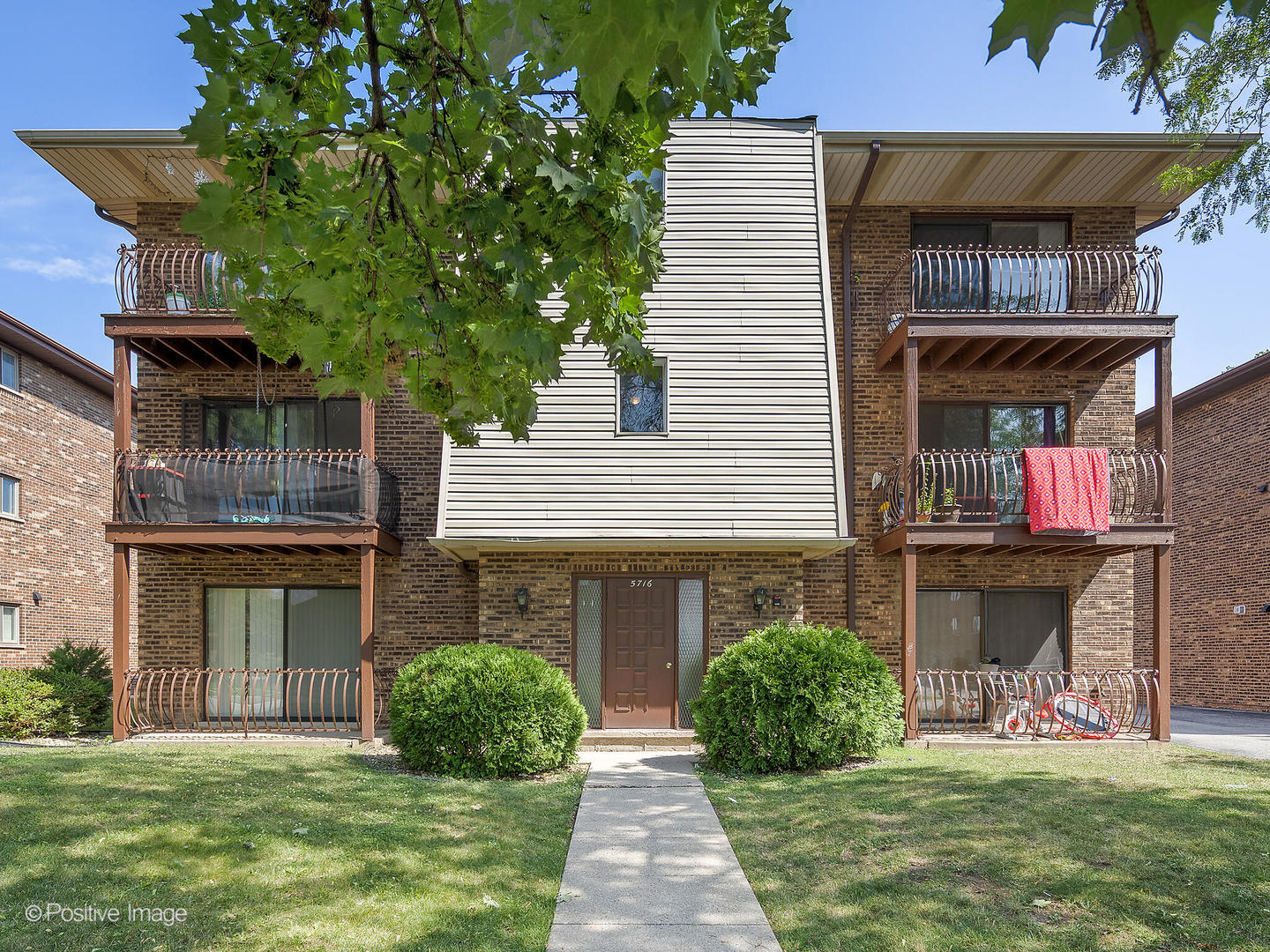 5716 Independence Avenue, Oak Forest, IL 60452