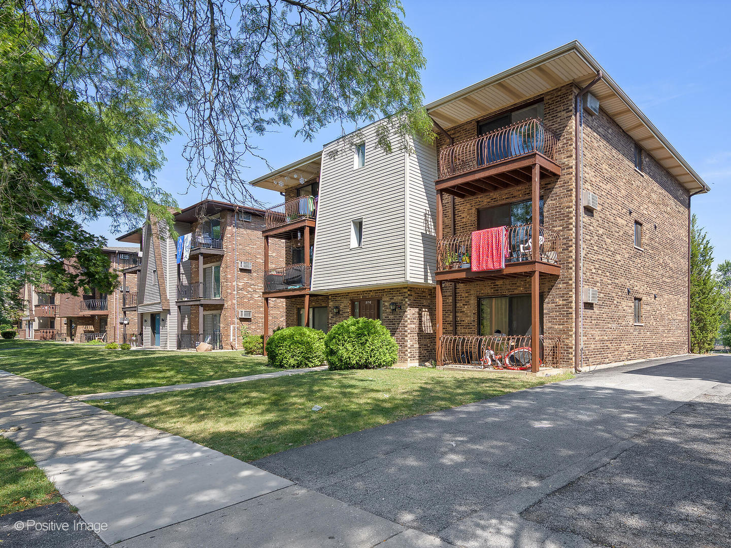 5716 Independence Avenue, Oak Forest, IL 60452