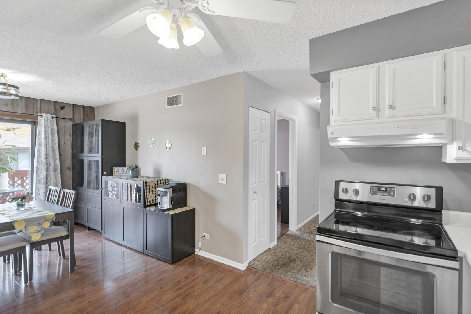 1025 Manchester Court #1025, South Elgin, IL 60177