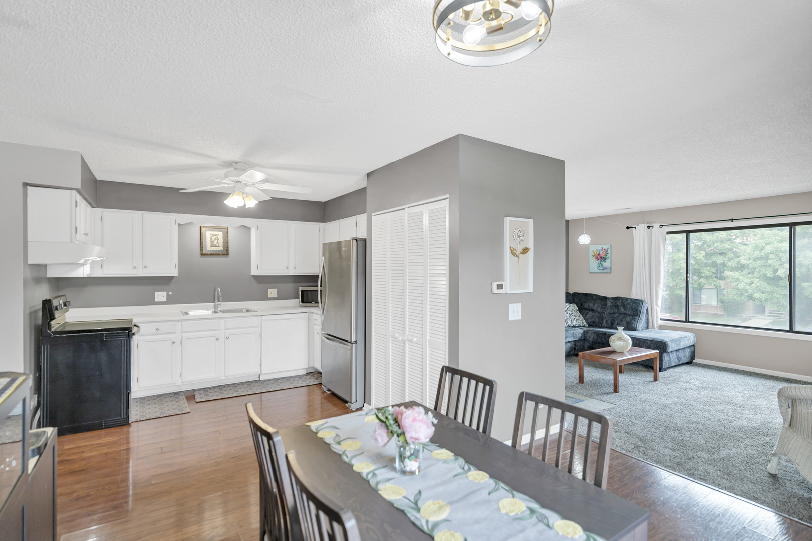 1025 Manchester Court #1025, South Elgin, IL 60177