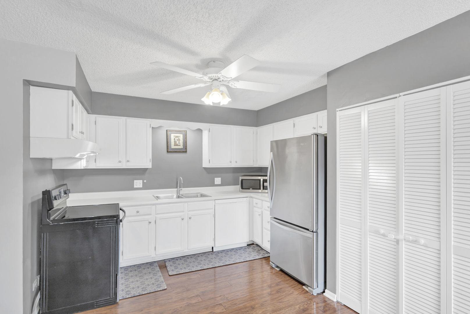 1025 Manchester Court #1025, South Elgin, IL 60177