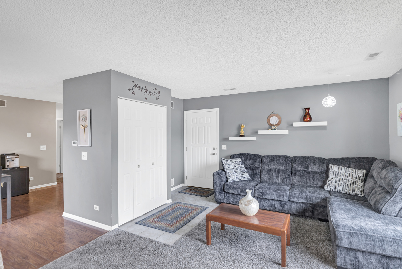 1025 Manchester Court #1025, South Elgin, IL 60177