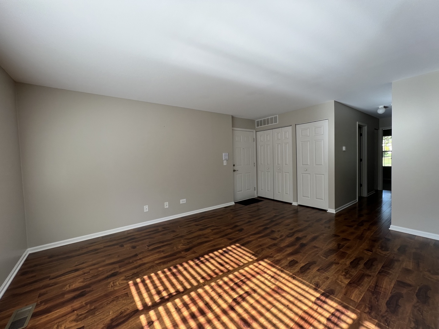 320 Crestview Drive #B, Wauconda, IL 60084