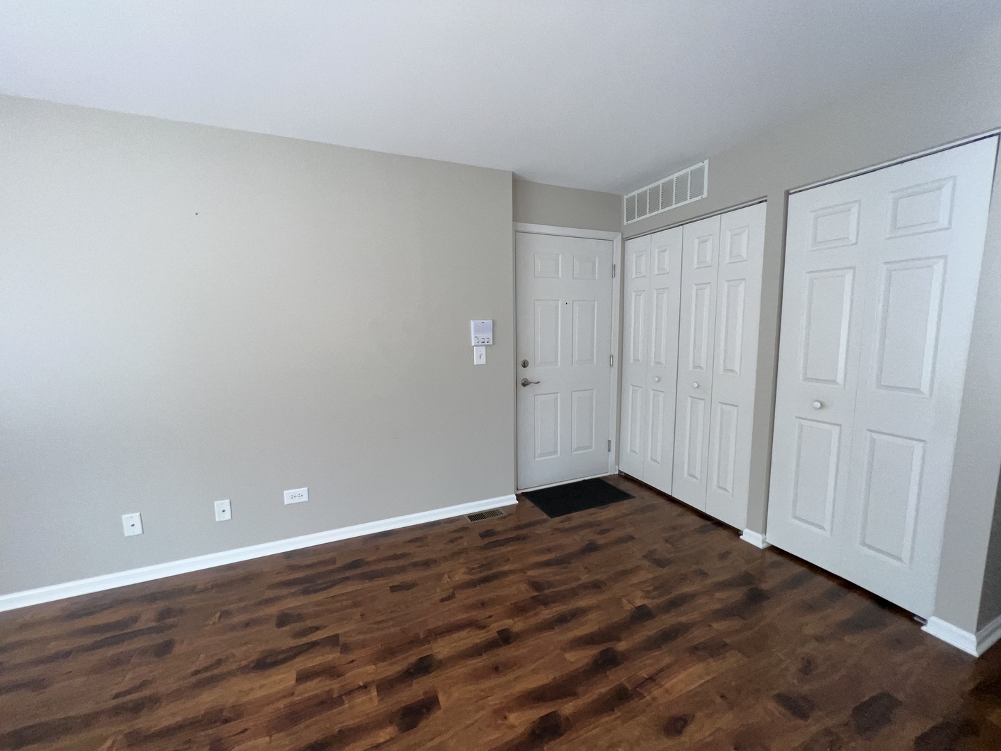 320 Crestview Drive #B, Wauconda, IL 60084
