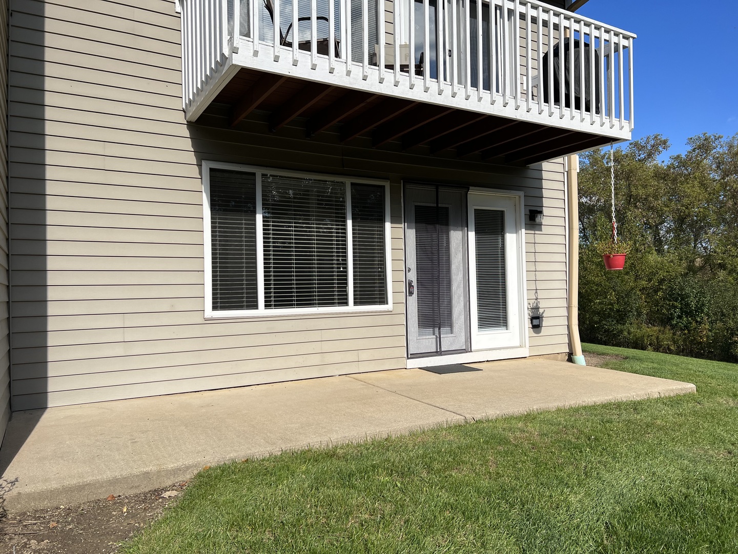 320 Crestview Drive #B, Wauconda, IL 60084