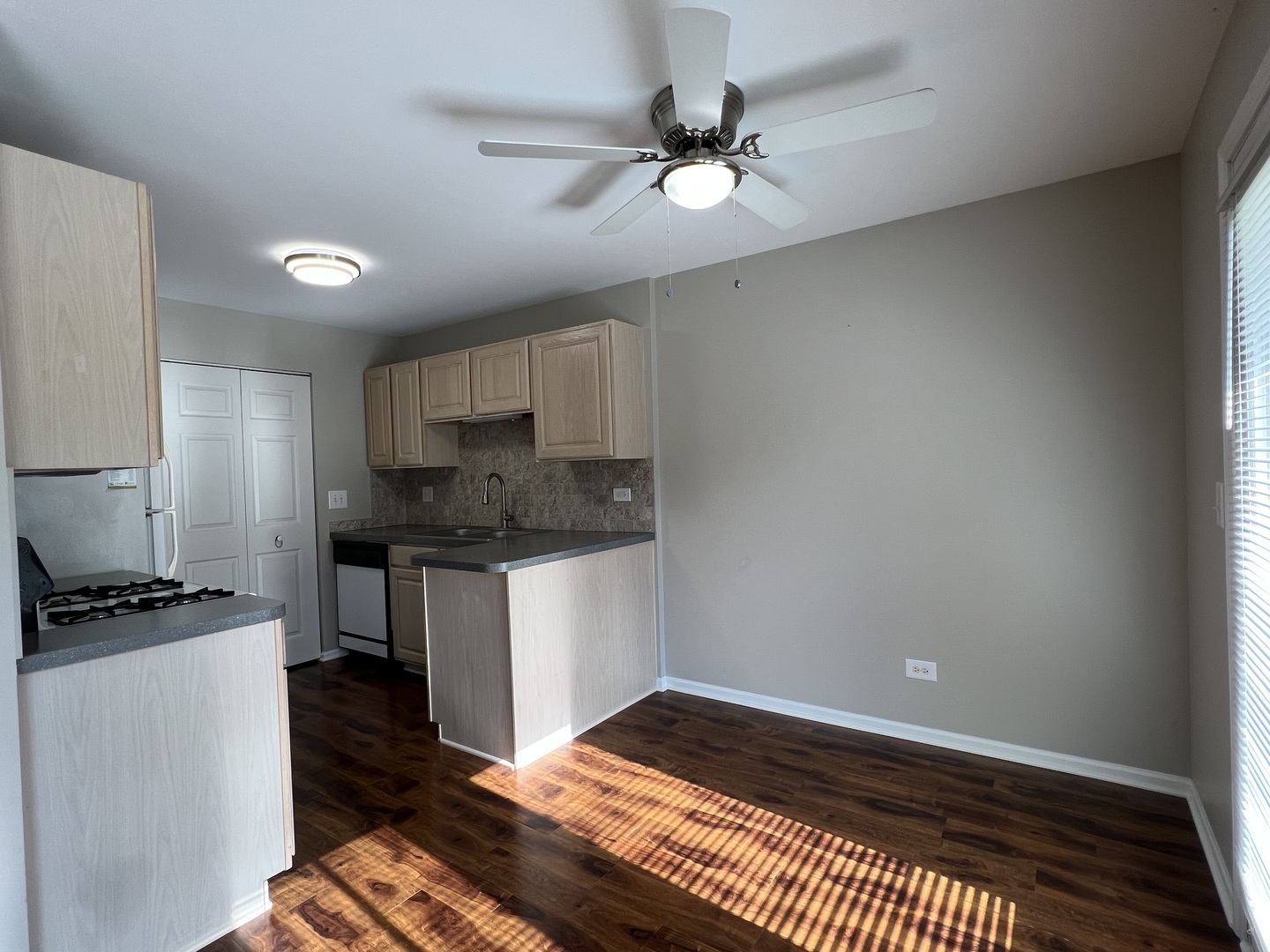 320 Crestview Drive #B, Wauconda, IL 60084