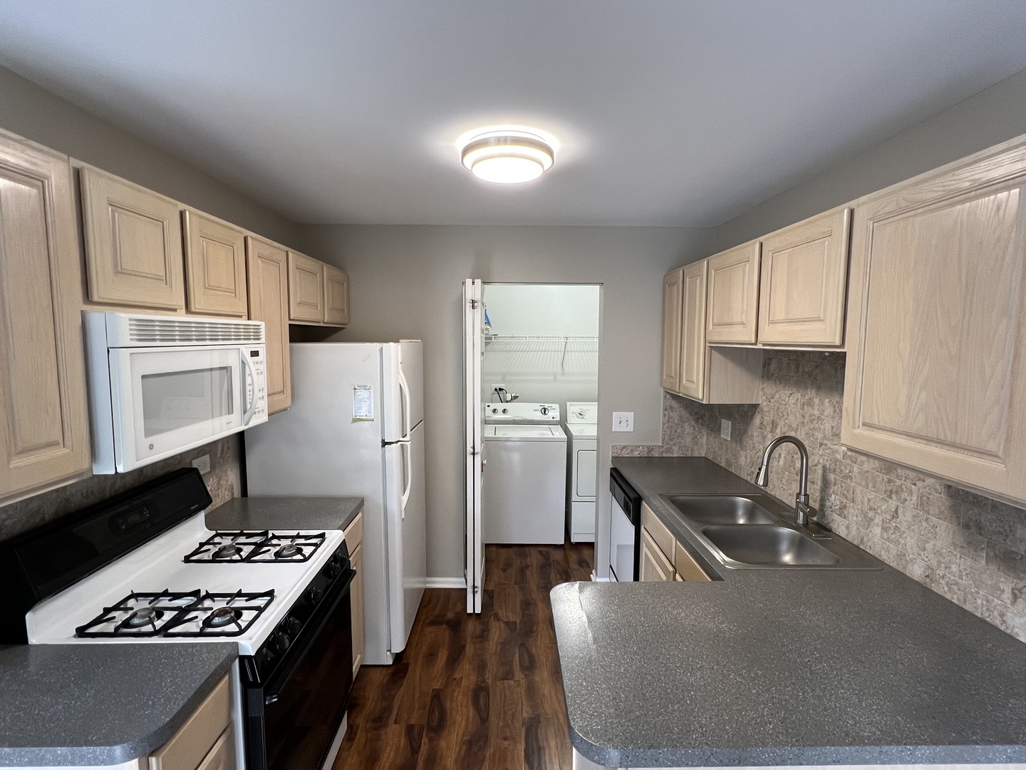 320 Crestview Drive #B, Wauconda, IL 60084