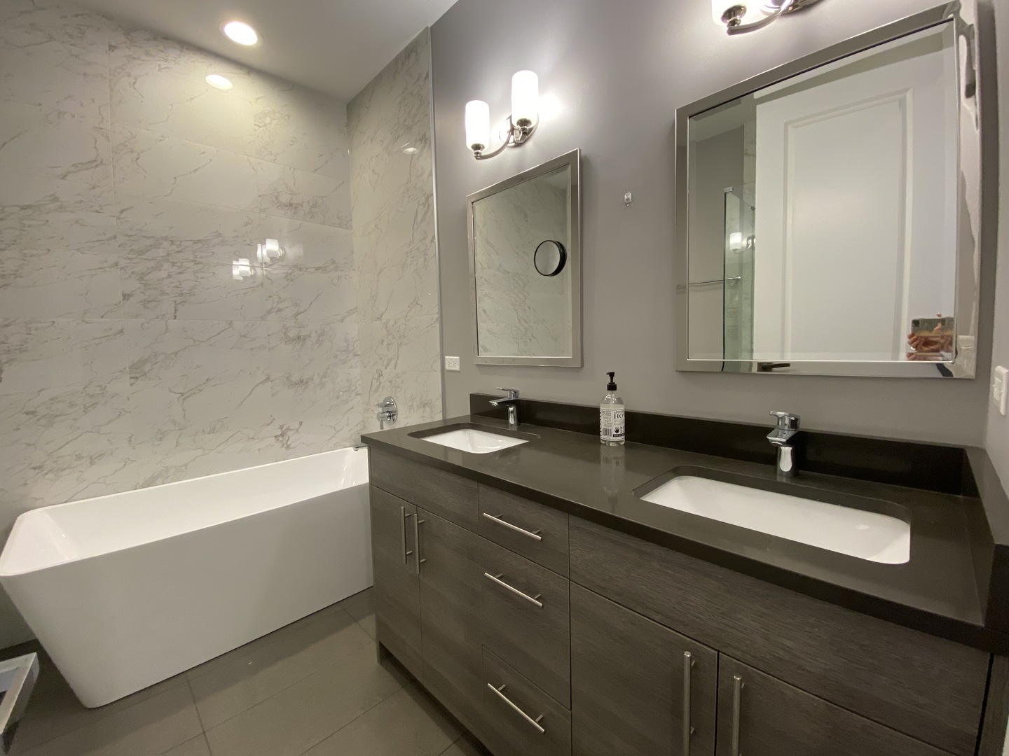 2054 W CHICAGO Avenue #3, Chicago, IL 60622