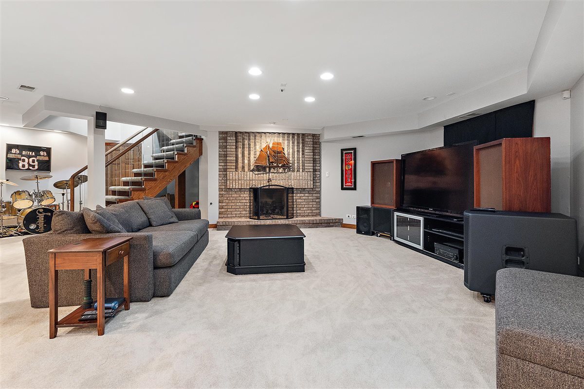 1018 S Butternut Circle, Frankfort, IL 60423