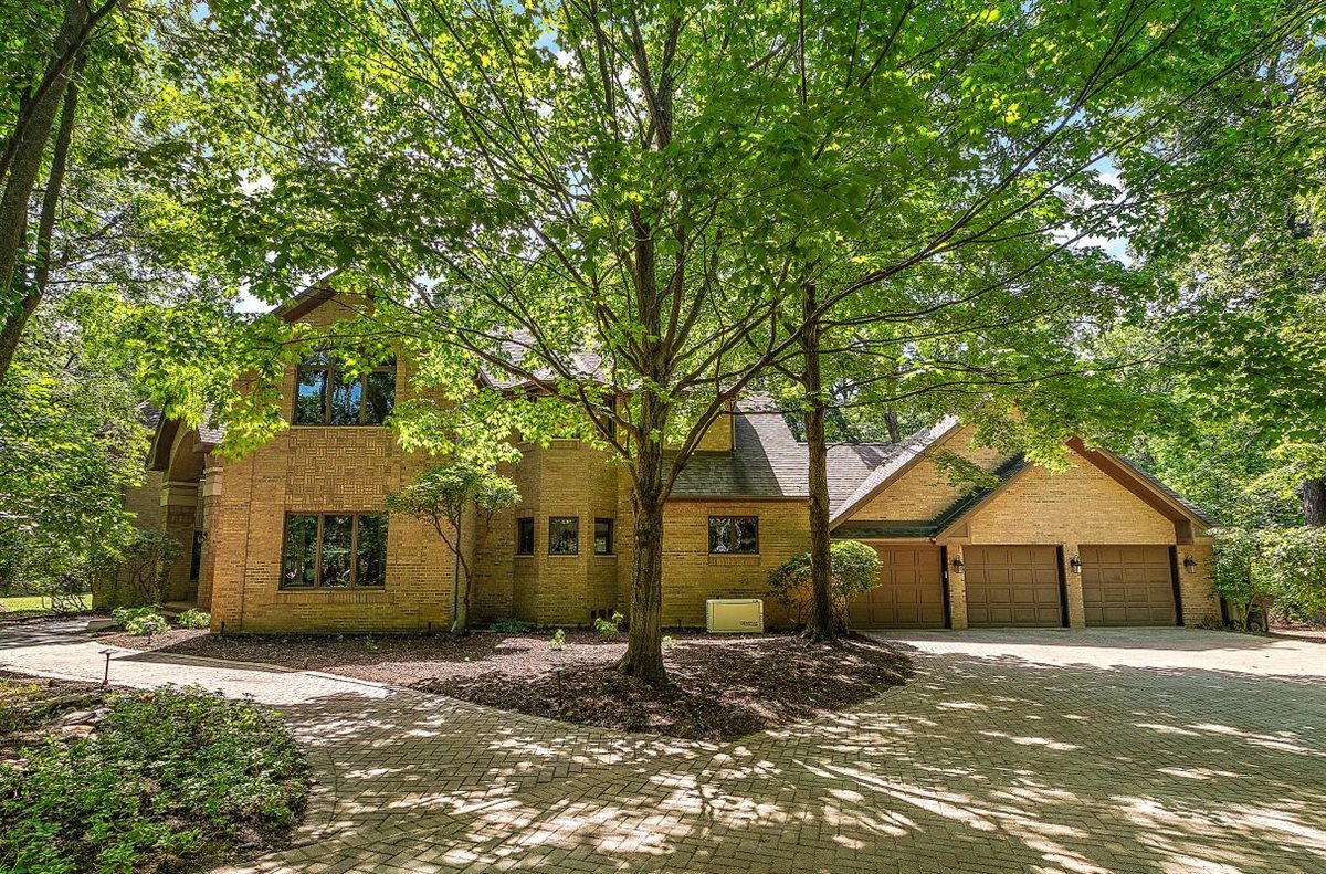 1018 S Butternut Circle, Frankfort, IL 60423