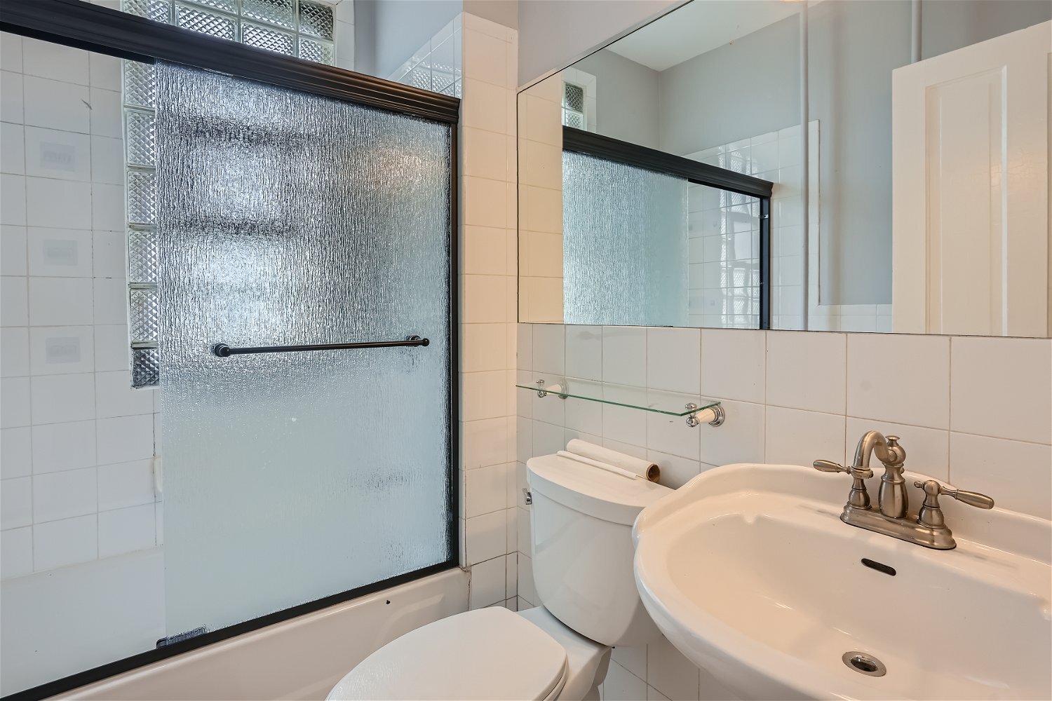 323 3rd Street #1, Libertyville, IL 60048