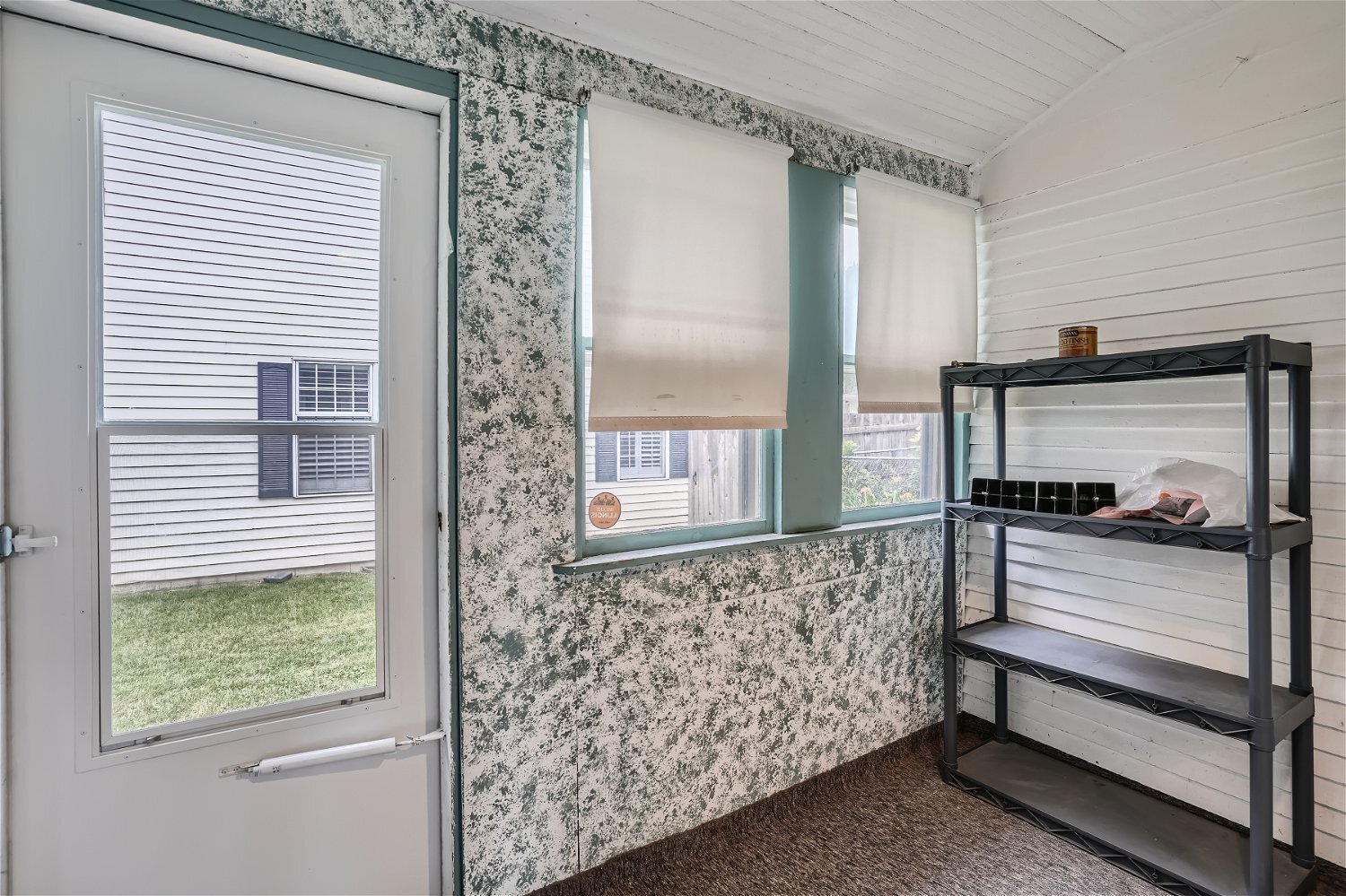 323 3rd Street #1, Libertyville, IL 60048