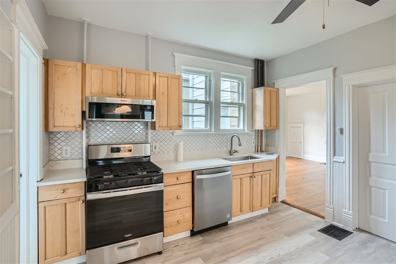 323 3rd Street #1, Libertyville, IL 60048