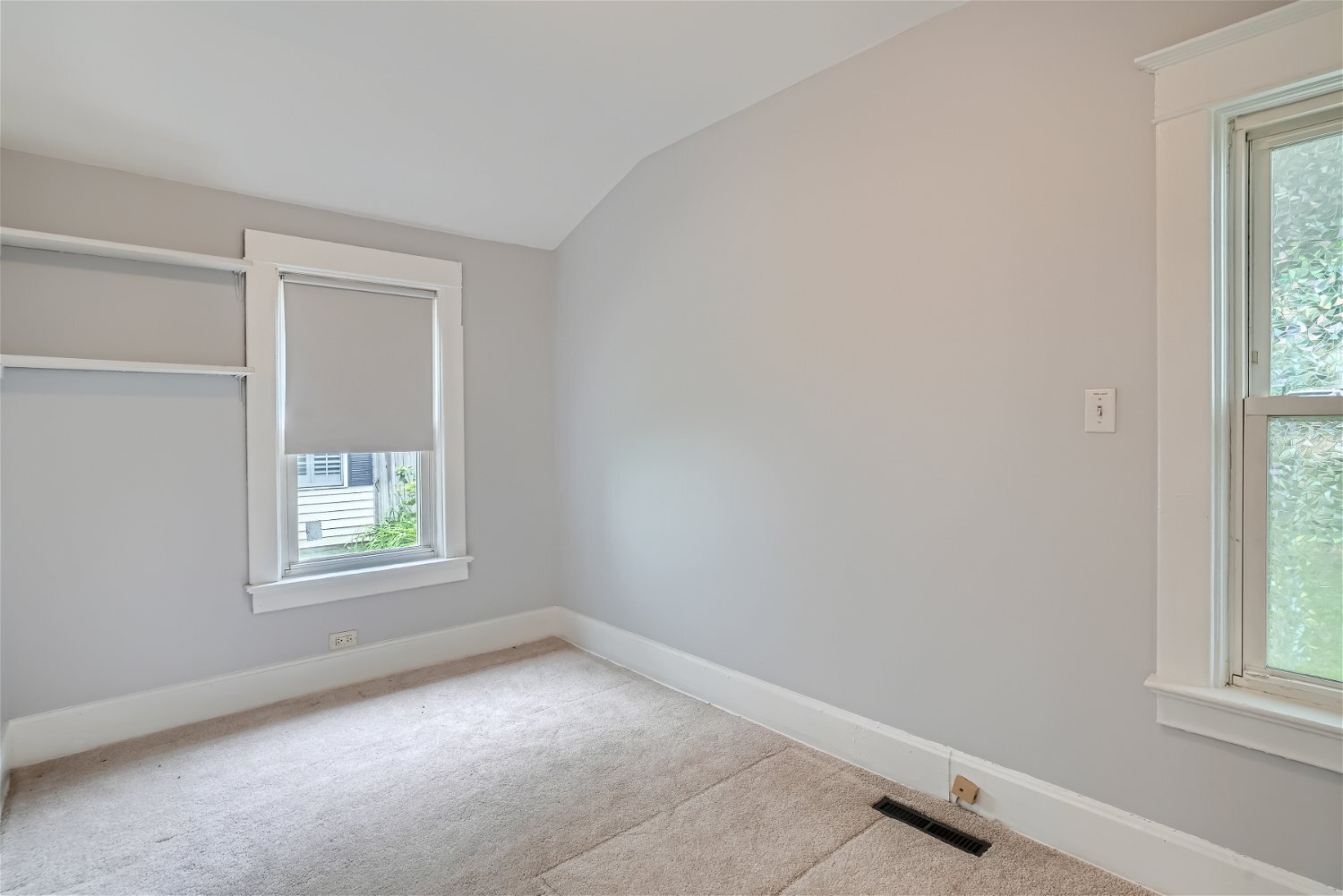 323 3rd Street #1, Libertyville, IL 60048
