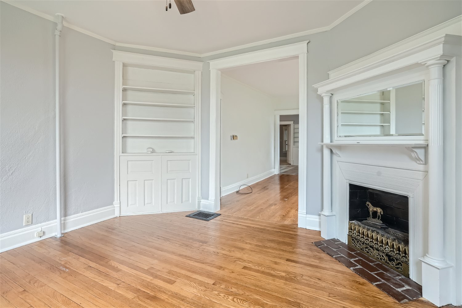 323 3rd Street #1, Libertyville, IL 60048