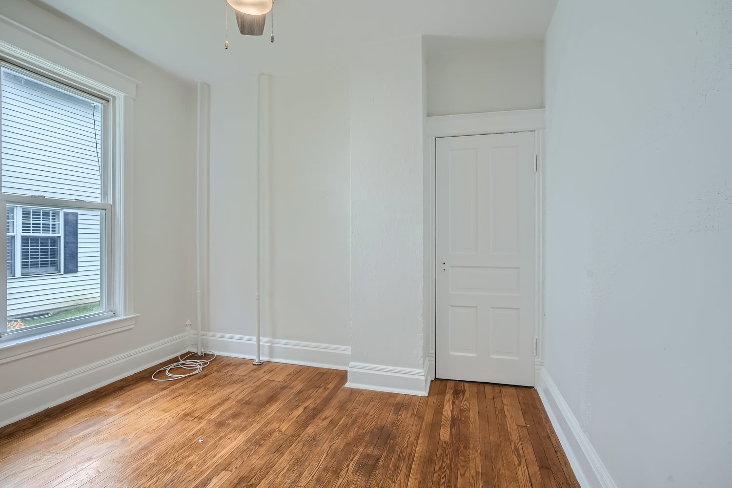 323 3rd Street #1, Libertyville, IL 60048