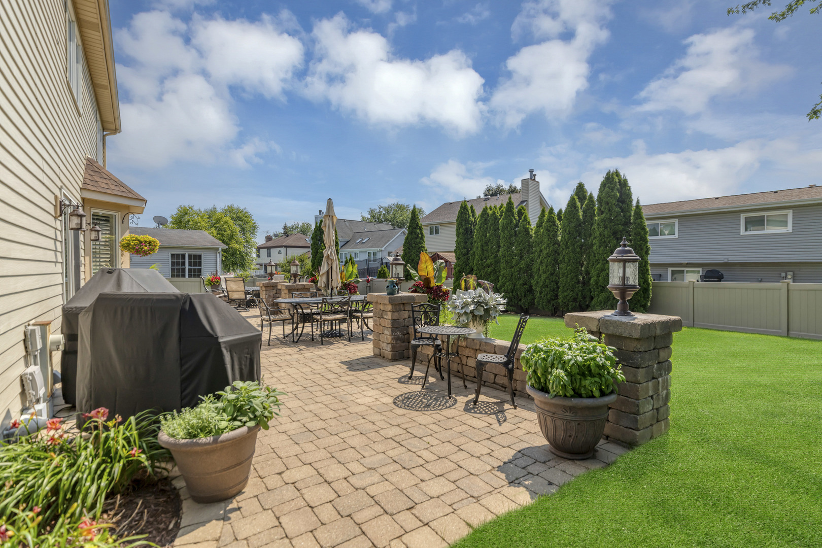 870 Malibu Court, Carol Stream, IL 60188