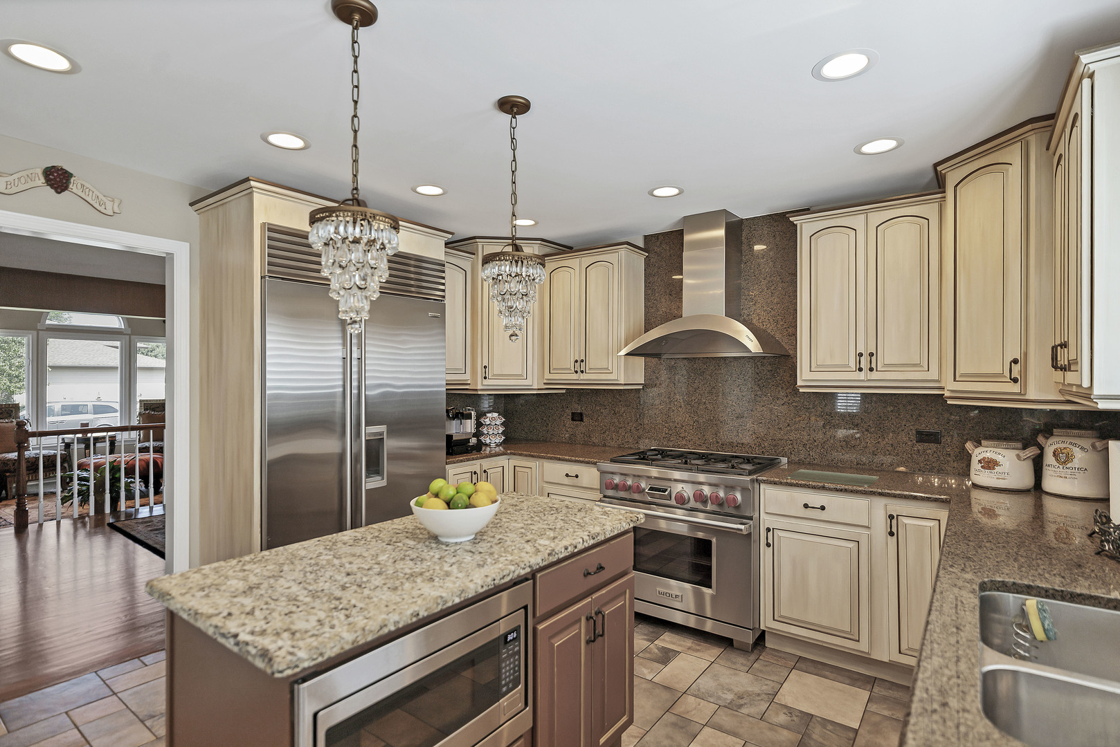 870 Malibu Court, Carol Stream, IL 60188