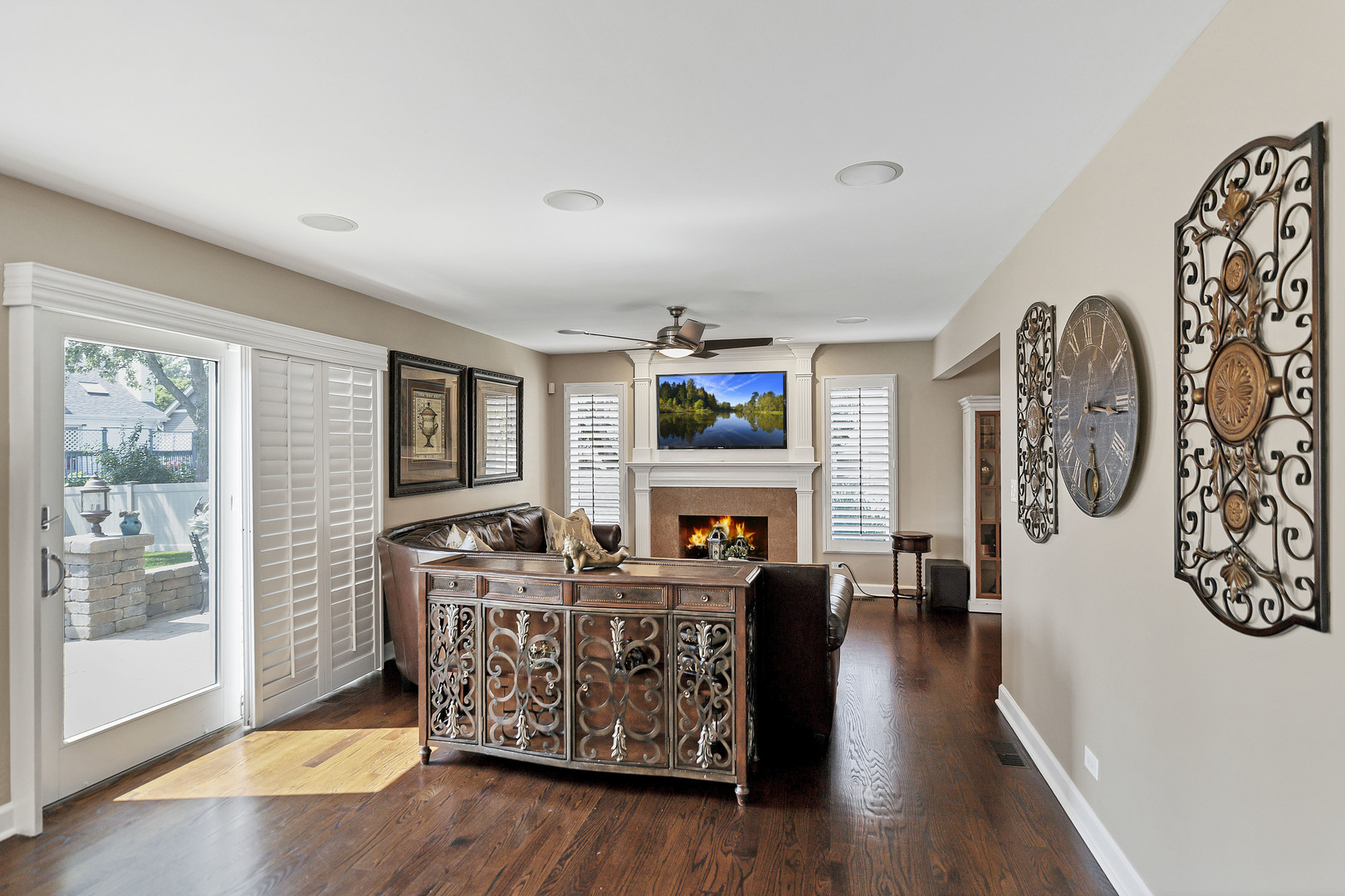 870 Malibu Court, Carol Stream, IL 60188