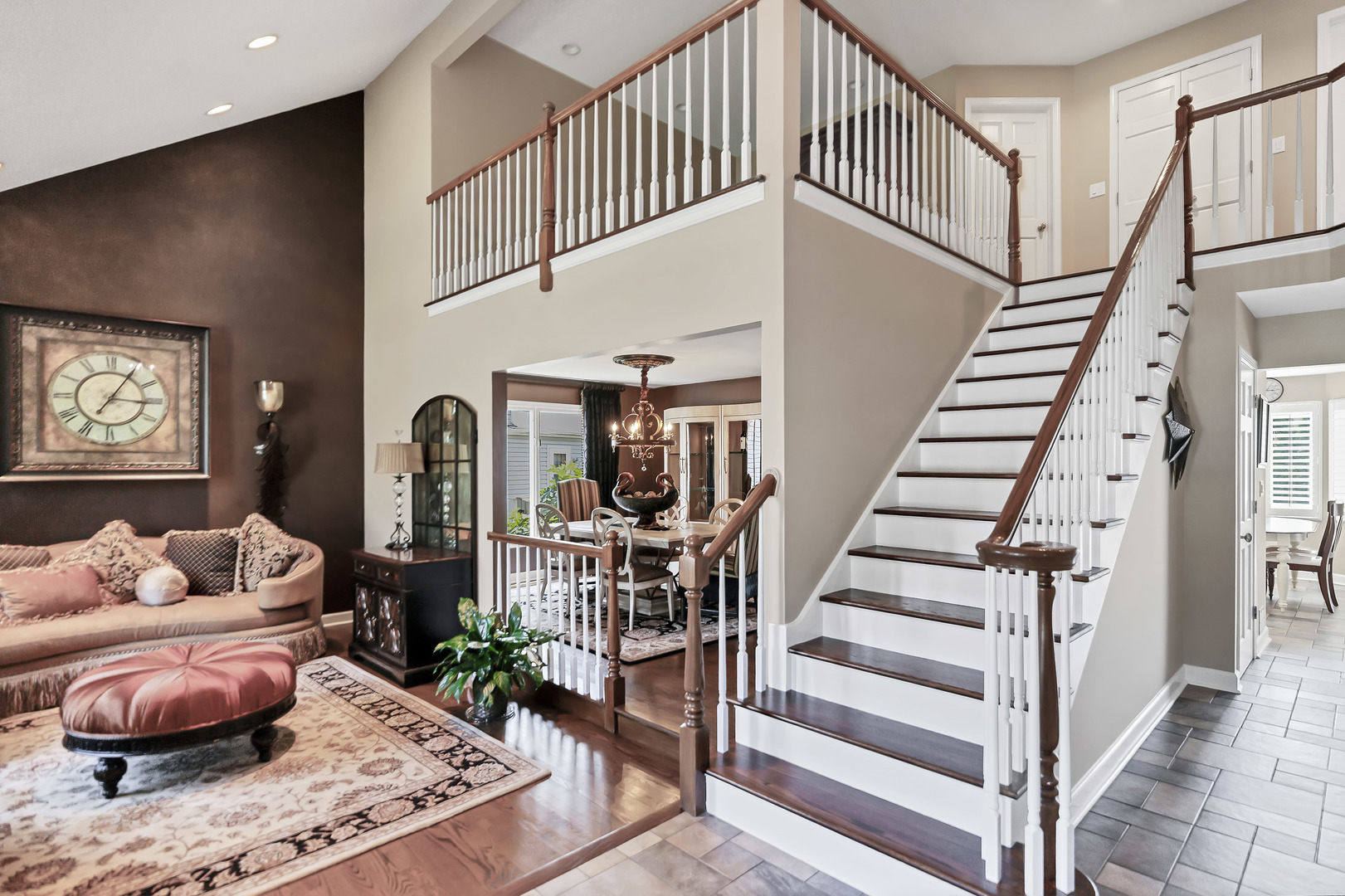 870 Malibu Court, Carol Stream, IL 60188