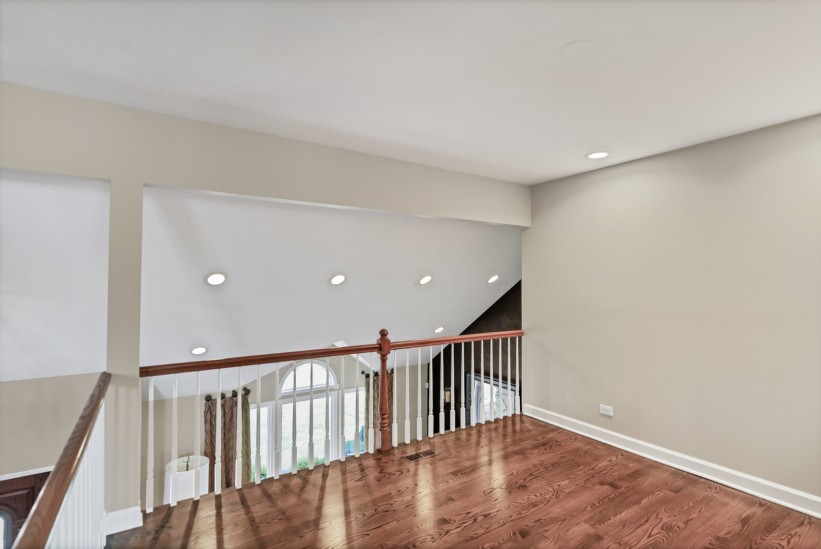 870 Malibu Court, Carol Stream, IL 60188