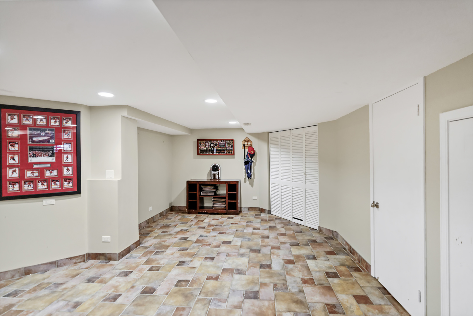 870 Malibu Court, Carol Stream, IL 60188
