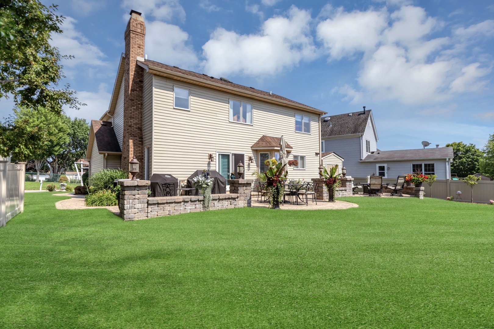 870 Malibu Court, Carol Stream, IL 60188