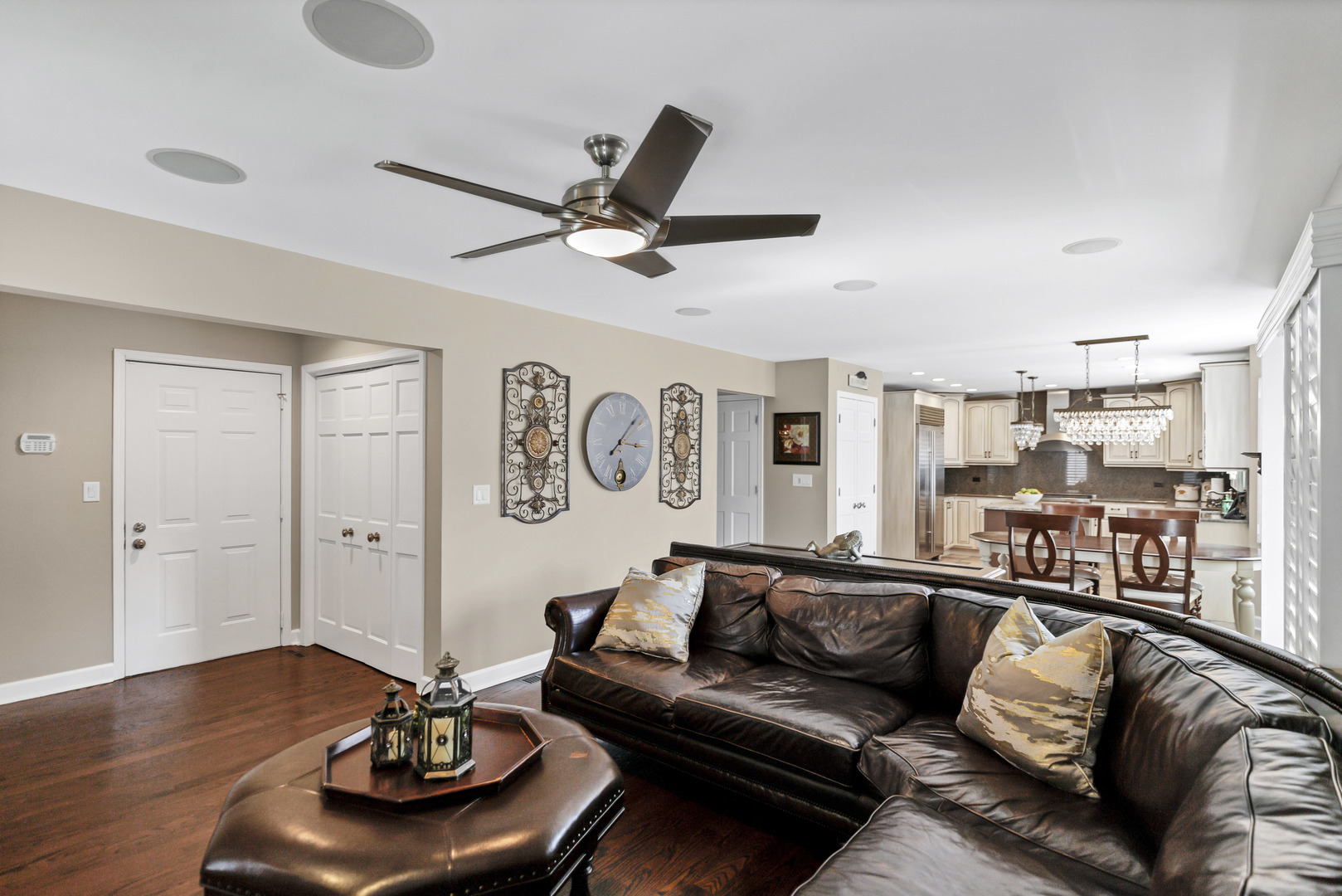 870 Malibu Court, Carol Stream, IL 60188