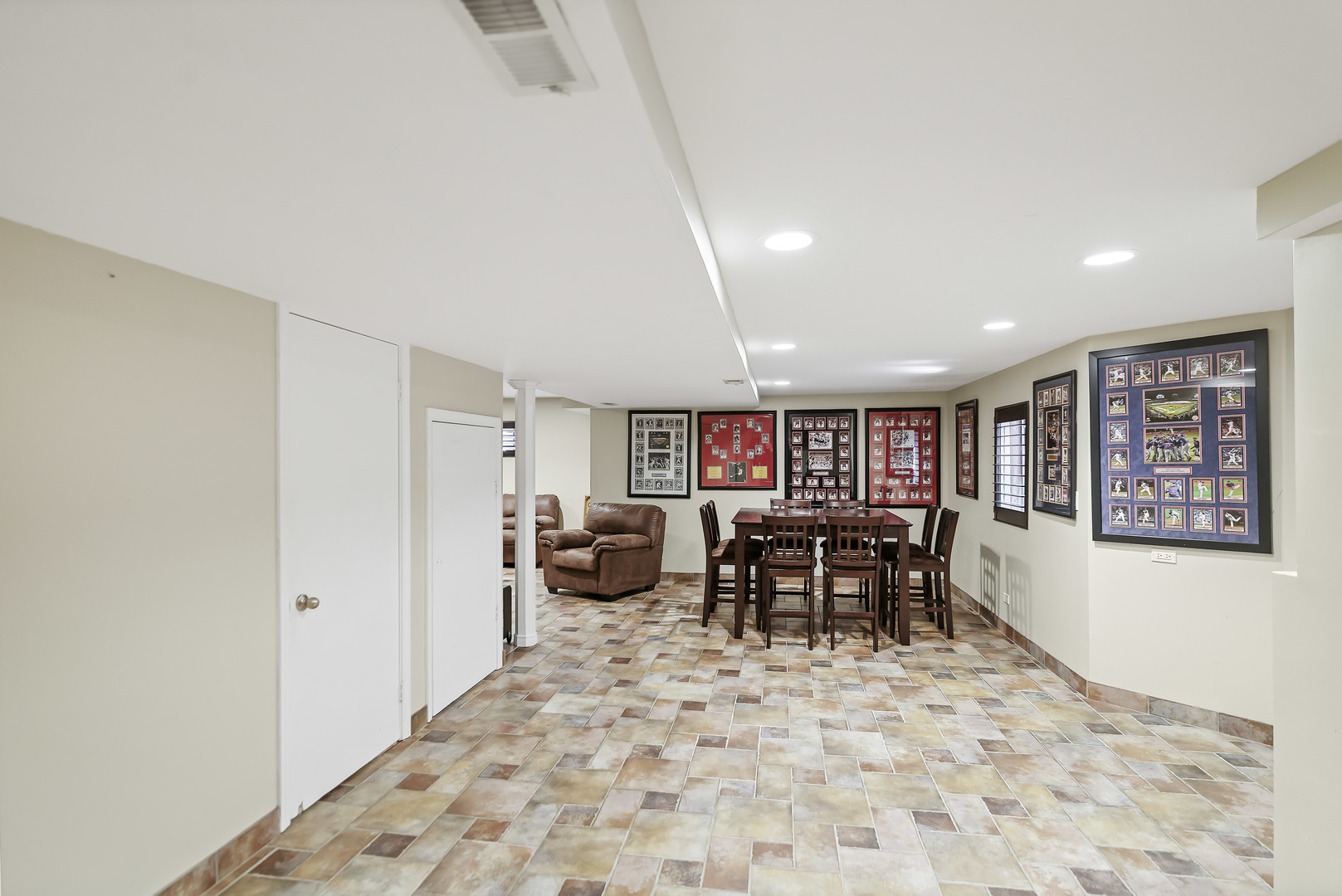 870 Malibu Court, Carol Stream, IL 60188