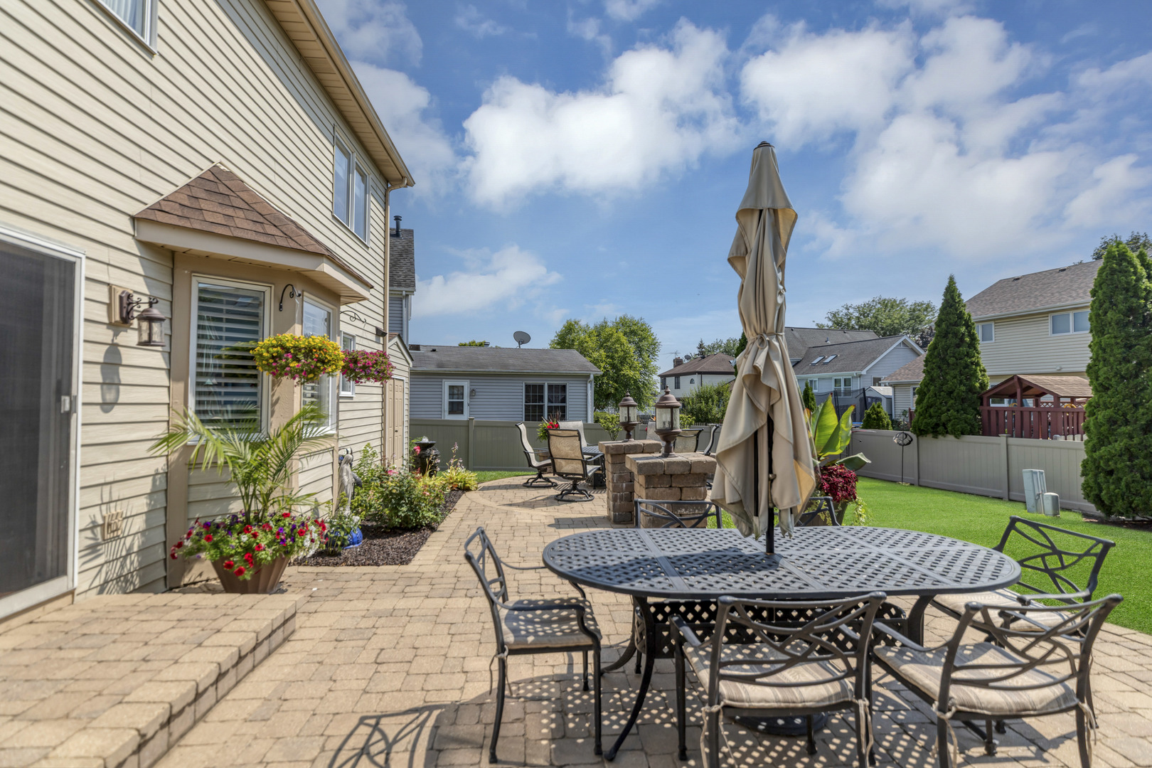 870 Malibu Court, Carol Stream, IL 60188