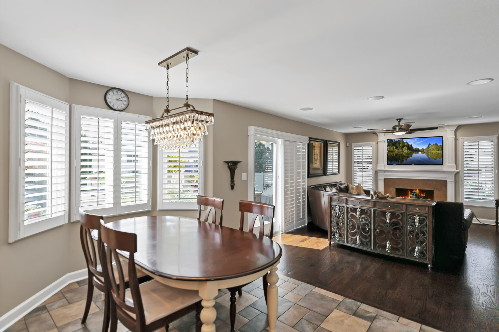 870 Malibu Court, Carol Stream, IL 60188