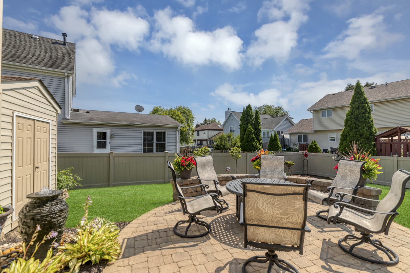 870 Malibu Court, Carol Stream, IL 60188