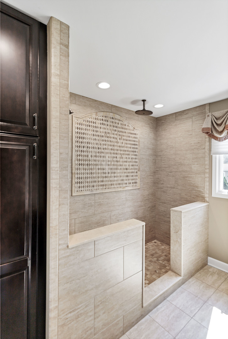 870 Malibu Court, Carol Stream, IL 60188