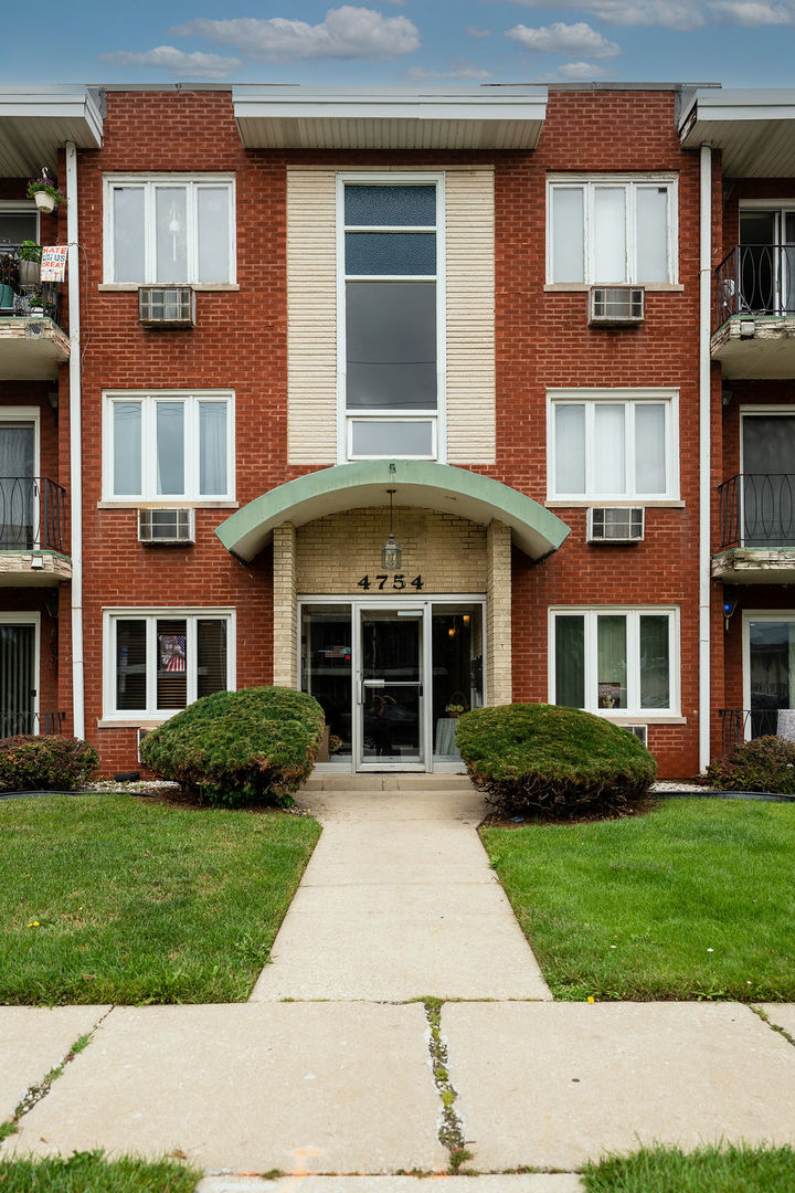 4754 W 101ST Street #1A, Oak Lawn, IL 60453