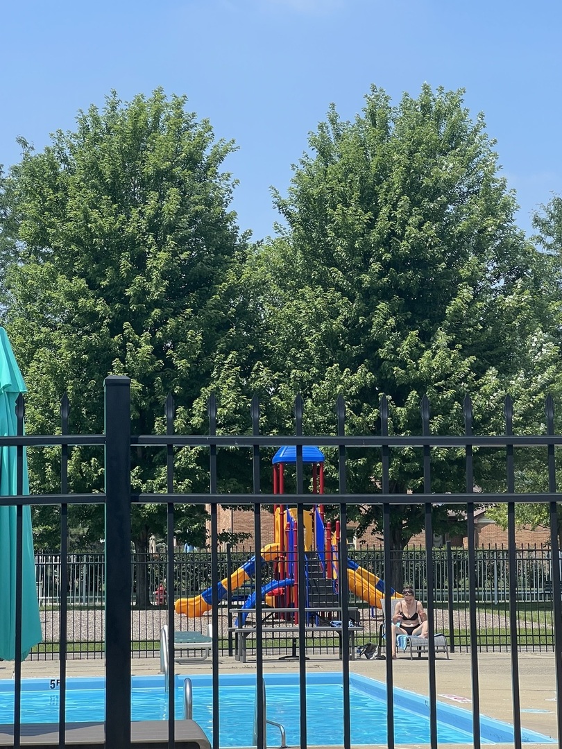 1505 N Windsor Drive #206, Arlington Heights, IL 60004
