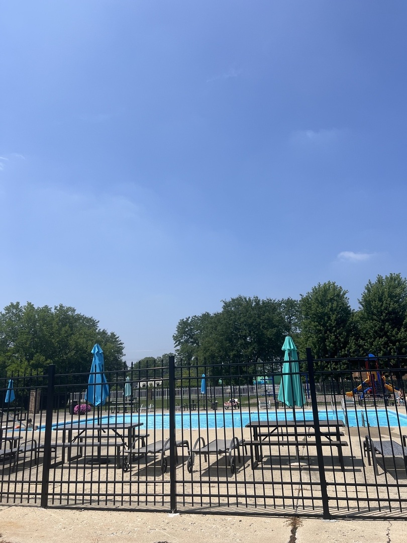 1505 N Windsor Drive #206, Arlington Heights, IL 60004