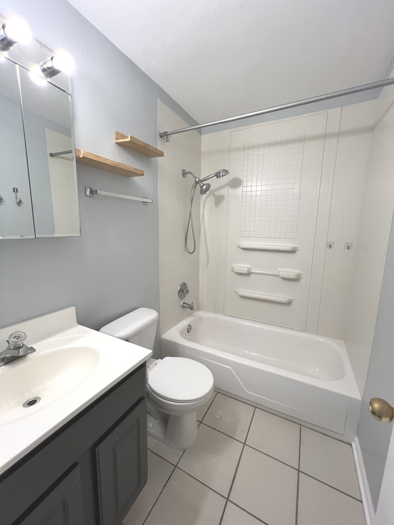 1505 N Windsor Drive #206, Arlington Heights, IL 60004